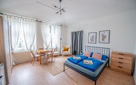 Cozy Apartment Close To Palmovka
